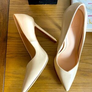 J-LO Brand Cream patent leather classic pumps.  Heel 4 1/2”